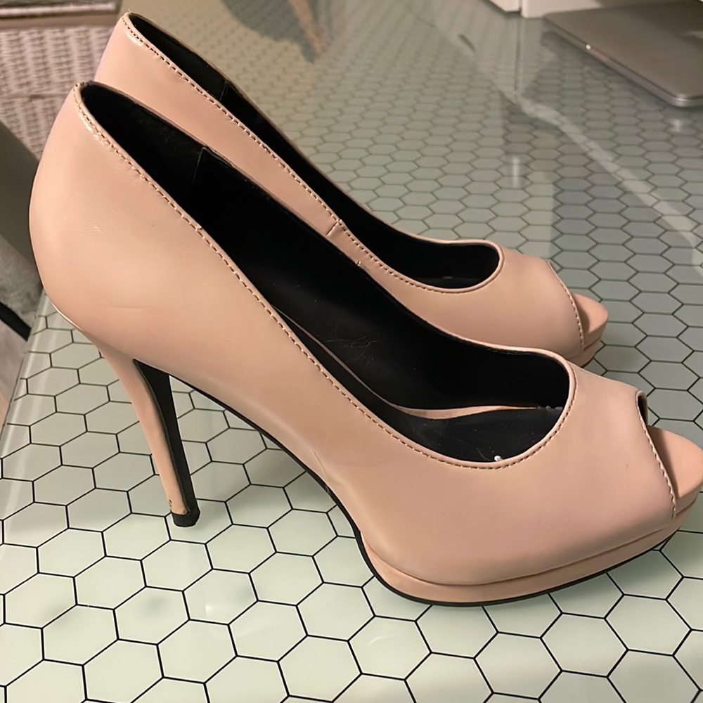 Le Château Nude Heels